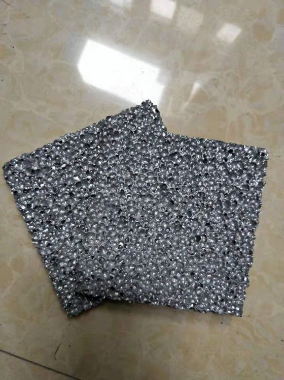 黑、灰两种样品：同样是布，克重与工艺不同，适用场景就不同